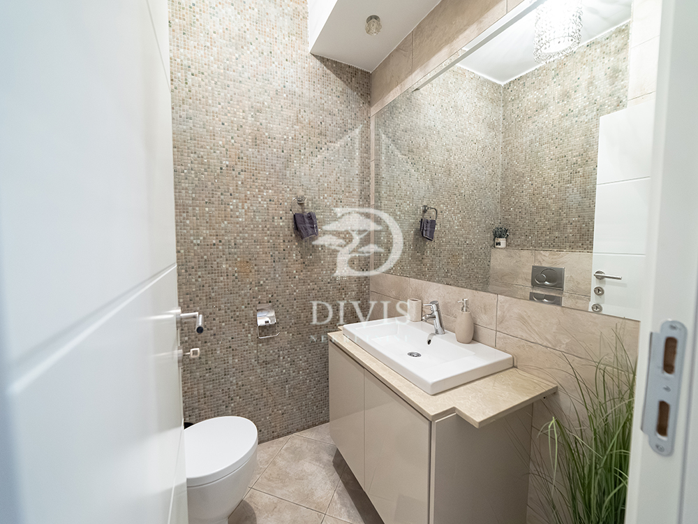 Slika 1 - Gospodara Vučića, Četvorosoban stan na prodaju, 172m2, 549.000€